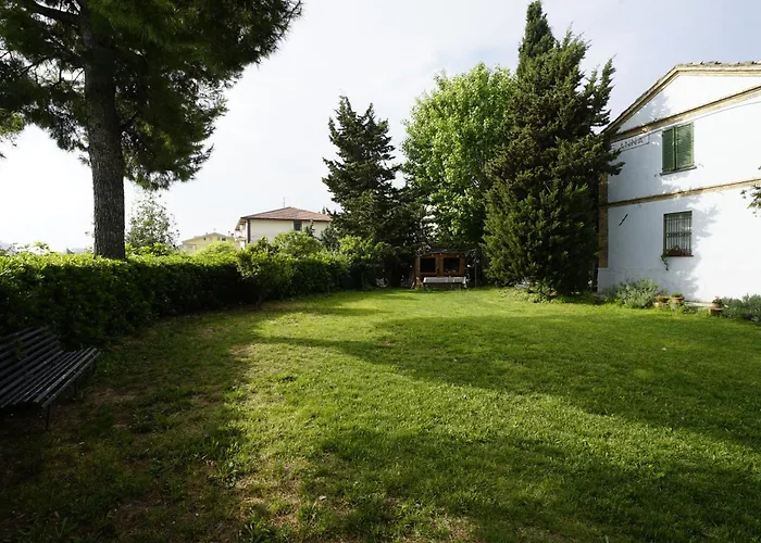 Podere Sant'anna - Tra Le Vigne Homestay *